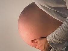 Instituto Dexeus fija años edad límite para embarazo riesgos