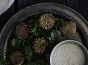 Falafel salsa eneldo vegana {Falafel with garlic dill sauce}