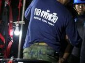 Tailandia: Rescatan cuatro niños atrapados cueva