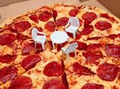 también crees cosas ponen pizza parecen mini mesas? Pues esta pizzería creado sillas juego