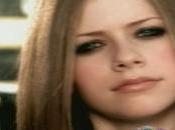 Avril Lavigne anuncia regreso tras varios años inactiva