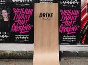 Estos anuncios tienda skate tienen forma rampa para patinar sobre ellos