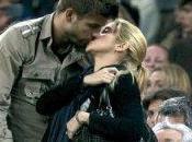 Gerard Piqué celebró triunfo besando Shakira