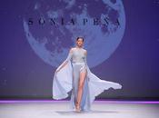 Sonia Peña traslada universo galáctico colección fiesta 2020 "Trece Lunas" presentada Valmont Barcelona Bridal Fashion Week