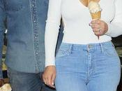 Kardashian estaba pijama, antojó helado bajó calle CUAL