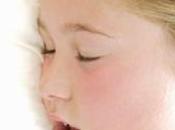 Extirpar amigdalas podria curar apnea sueño niños