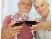 consumo alcohol adulto mayor: Riesgos beneficios