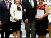 Reciben maestros constancia periodo sabático promoción 2019