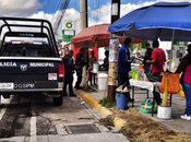 Policía municipal obstruye ciclovía para desayunar