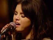 Selena Gomez interpreta tema ‘Rare’ formato acústico