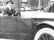 1915:Los populares toreros «Gallo» Joselito, acompañados conde Maza otros amigos, paseando automóvil Sardinero