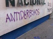 Grafitean sedes partidos SLP, reclamando derecho aborto legal