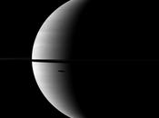 sombra Dione sobre Saturno