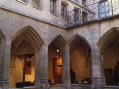 Último claustro medieval París: Cloître Billettes