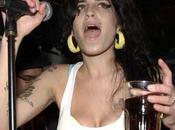 Winehouse sufre desmayos alcohol