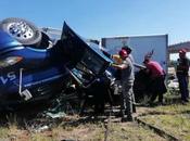 Chofer tráiler queda prensado carretera