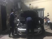 Bomberos Ponferrada rescatan gato atrapado capó coche