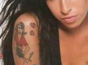 Winehouse, cantante rebelde inspiró grandes moda