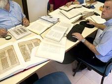 Eruditos judíos estudian cambios manuscritos Torá través tiempo