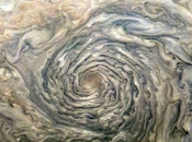 imagen increíble tormenta ciclónica Júpiter