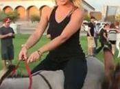 Shakira montada burro