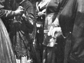 1917:»Paulita», popular pescadera santanderina, despide Alfonso XIII