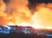 (Video) reporta incendio Periférico cerca chatarrera