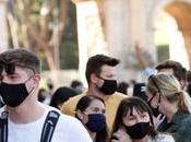 Italia pone mascarillas exteriores