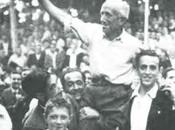 1945: Zurdo Bielva saluda boina mano tras ganar Campeonato Provincial