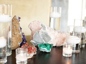 Detalles naturales para decorar boda: minerales troncos