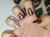 Diseño uñas marrón dorado animal print