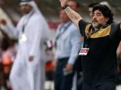 Amando Maradona: rendido ante campeón