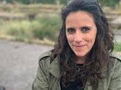 armas colgadas paredes