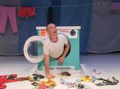 GAM: Calcetines bailan sobre escenario humor ballet