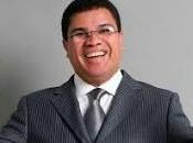 #POLITICA: Señoras Señores Benjamín Rausseo (@ErGuacharo) presento como #candidato #primarias”, dijo. Conde Guácharo”