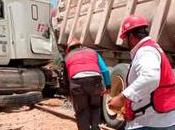 Tráiler intenta ganarle paso tren provoca accidente