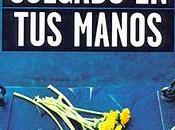 Colgado manos. Claire Seeber