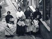 Vendedoras periódicos, como Cantábrico Pueblo Cántabro, centro Santander principios siglo