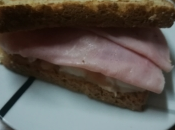 Sandwich mozzarella jamón