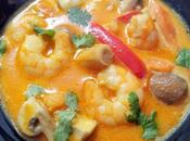 Sopa thai coco curry rojo langostinos.