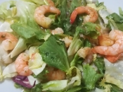 Ensalada colas langostinos ajillo