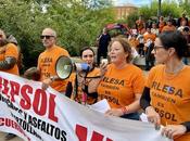 Unas personas manifiestan Puertollano «equiparación laboral» trabajadores RLESA