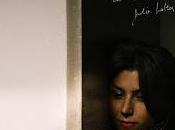 Julia Holter estrenan Laugh Eyes