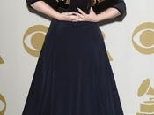 Adele vestida burberry