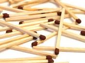 Cómo hacer cerillas ardan cualquier superficie