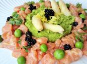 Tartar salmón crema guisantes