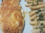 Tortilla queso yemas espárragos vinagreta