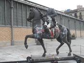 470. Monumentos fecales