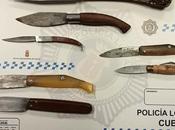 Policía Cuenca interviene siete navajas personas estaba sancionando infracción tráfico