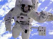 ¿Por astronautas utilizan trajes blancos?
